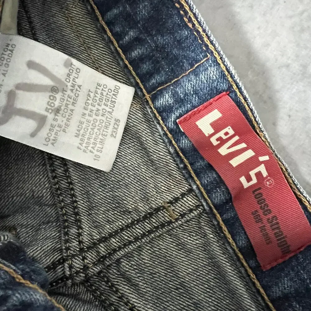 Levis waist 23